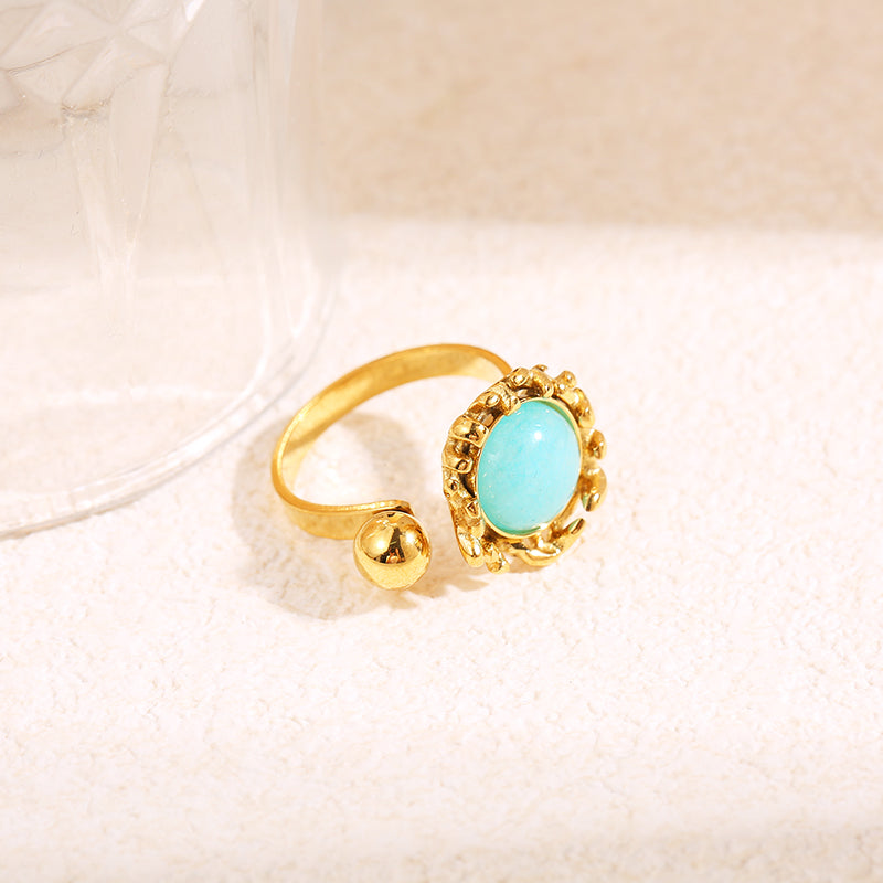 Bague dorée ouverture devant boule avec pierre