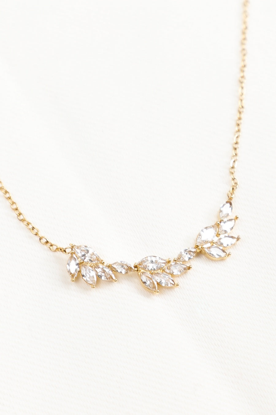 Collier Chaîne Fine Pétales Oxyde de Zirconium