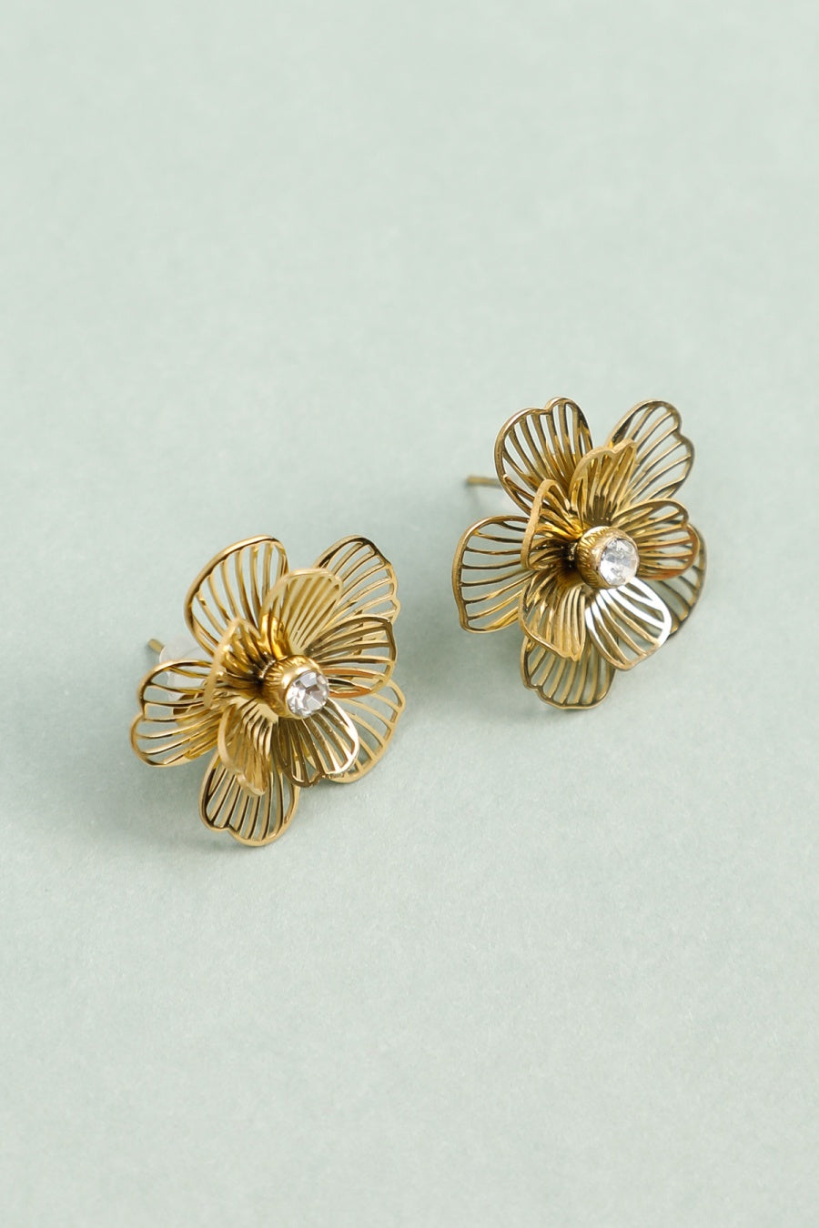 Boucles d'Oreilles Fleur Ajourée Strass Central