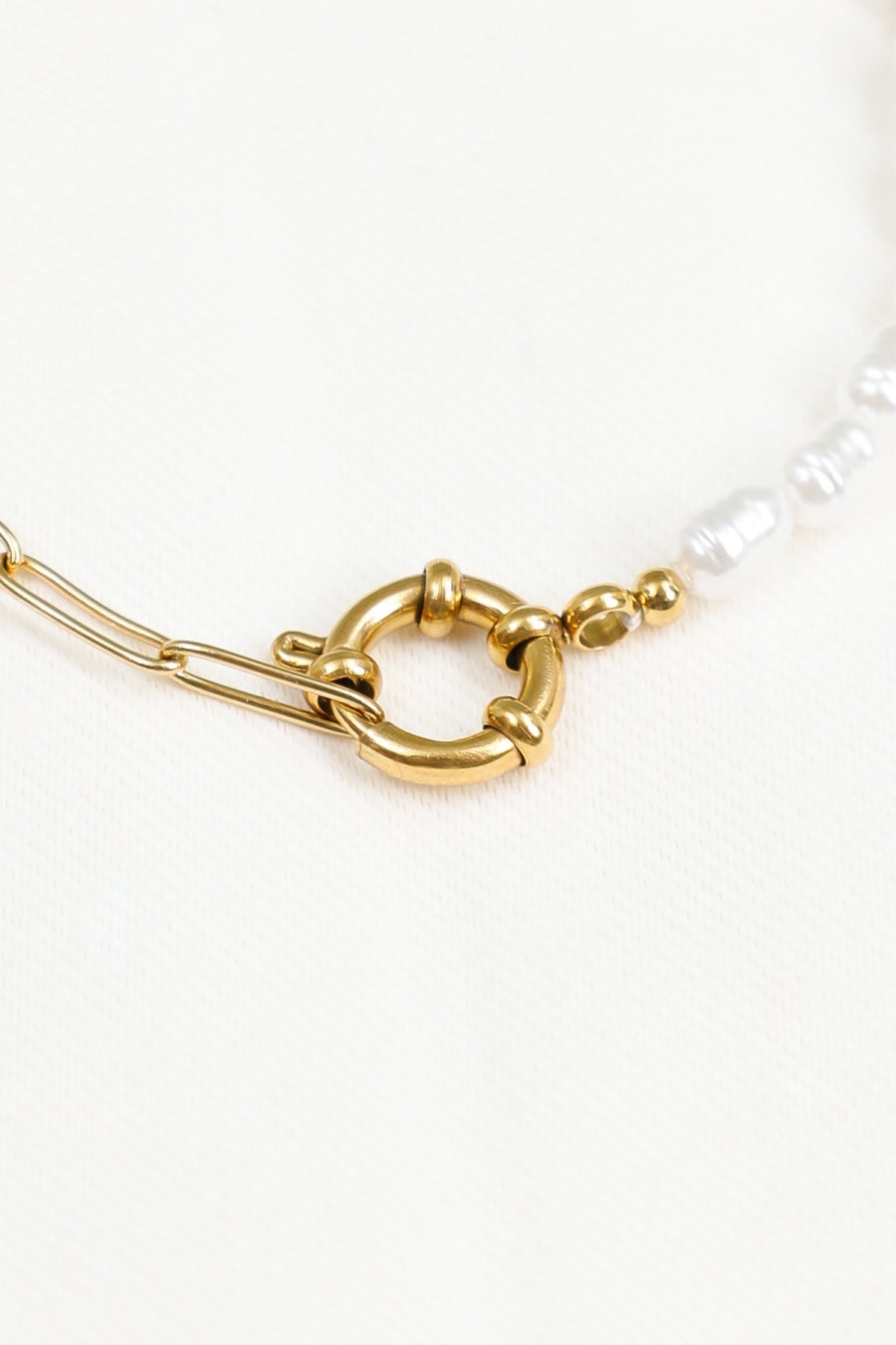 Bracelet Chaîne Maillon Doré Avec Anneau et Perles Blanches