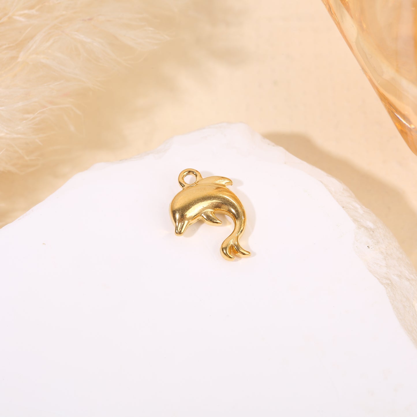 Lot de 3 pendentifs dorés dauphins strassés