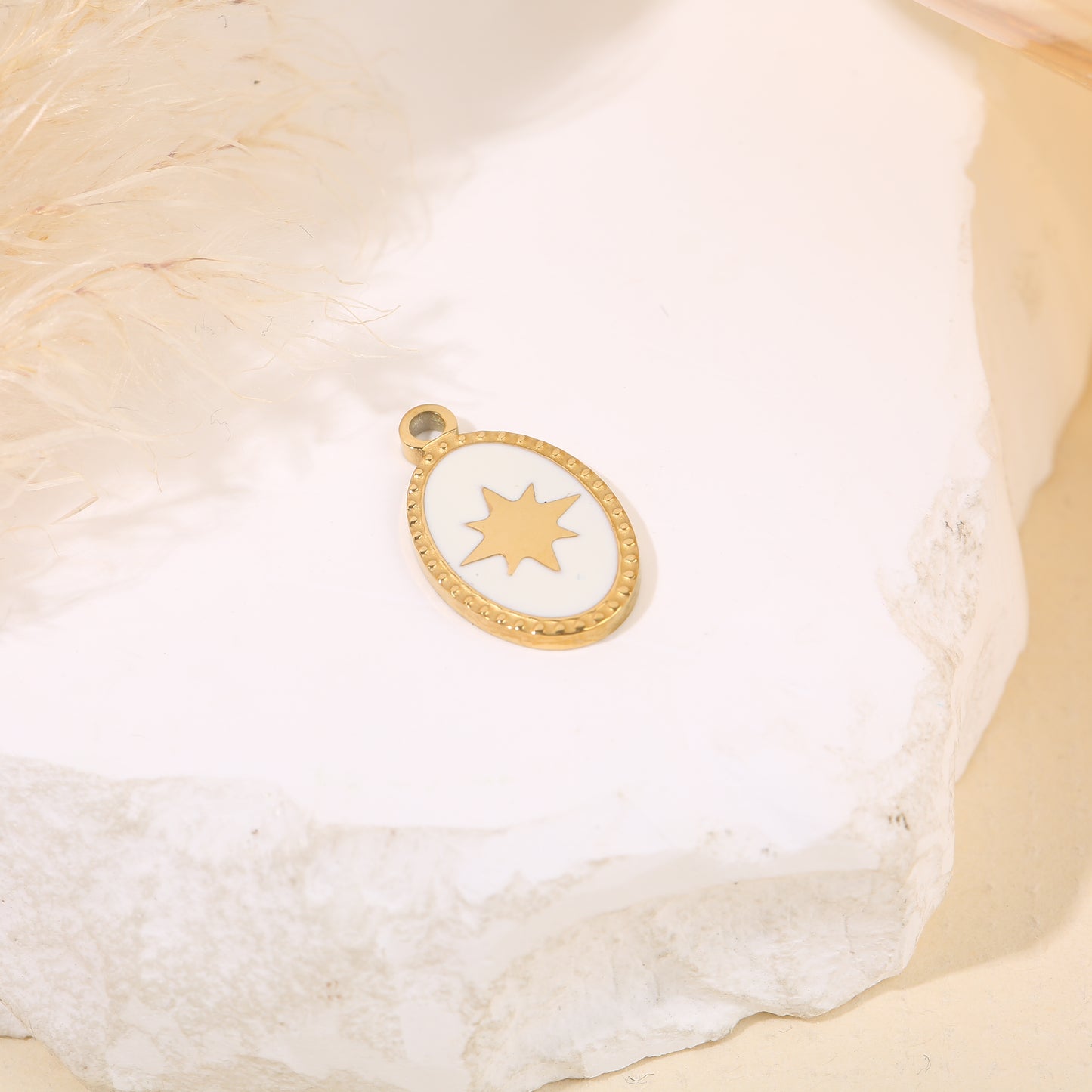 Lot de 3 pendentifs dorés cadre ovale émail blanche étoile centrale