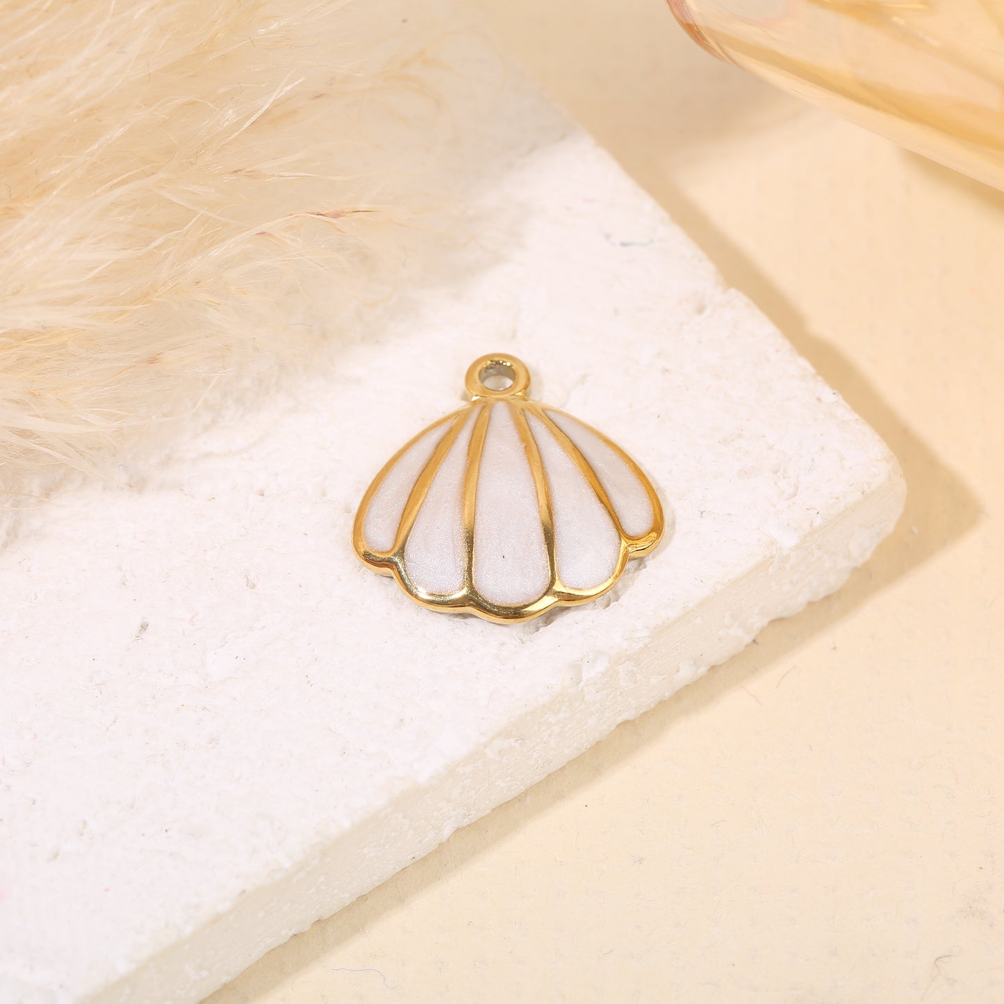 Lot de 3 pendentifs dorés coquillage blanc