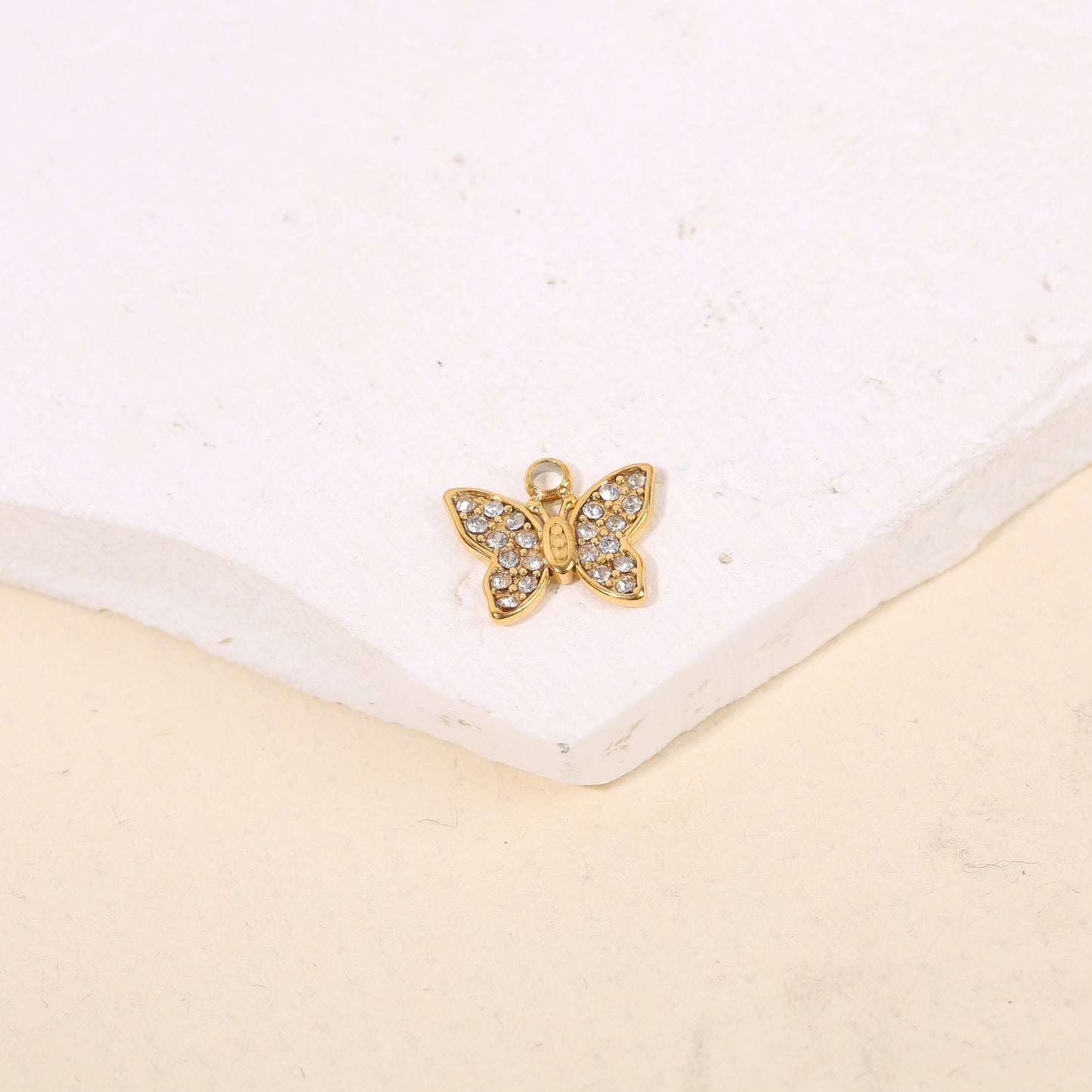 Lot de 3 pendentifs dorés papillons strassés