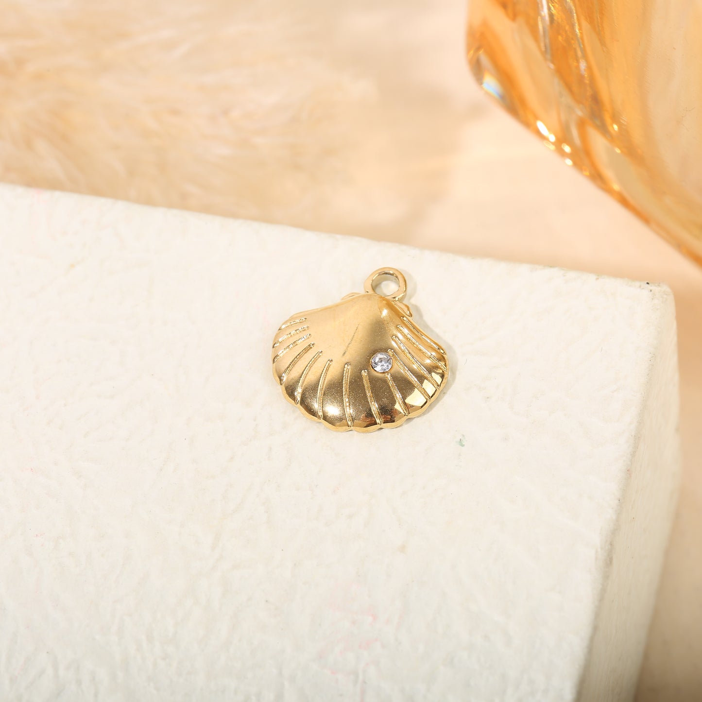 Lot de 3 pendentifs dorés coquillage avec strass