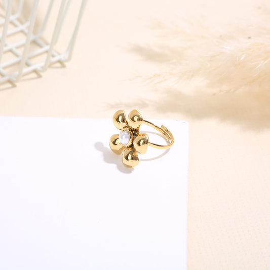Bague dorée ajustable fleur à perle centrale
