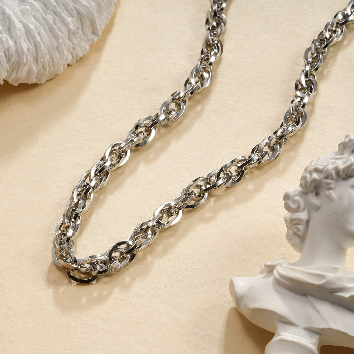 Collier à maillons entrelacés