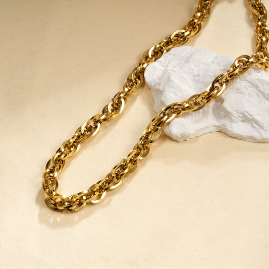 Collier à maillons entrelacés