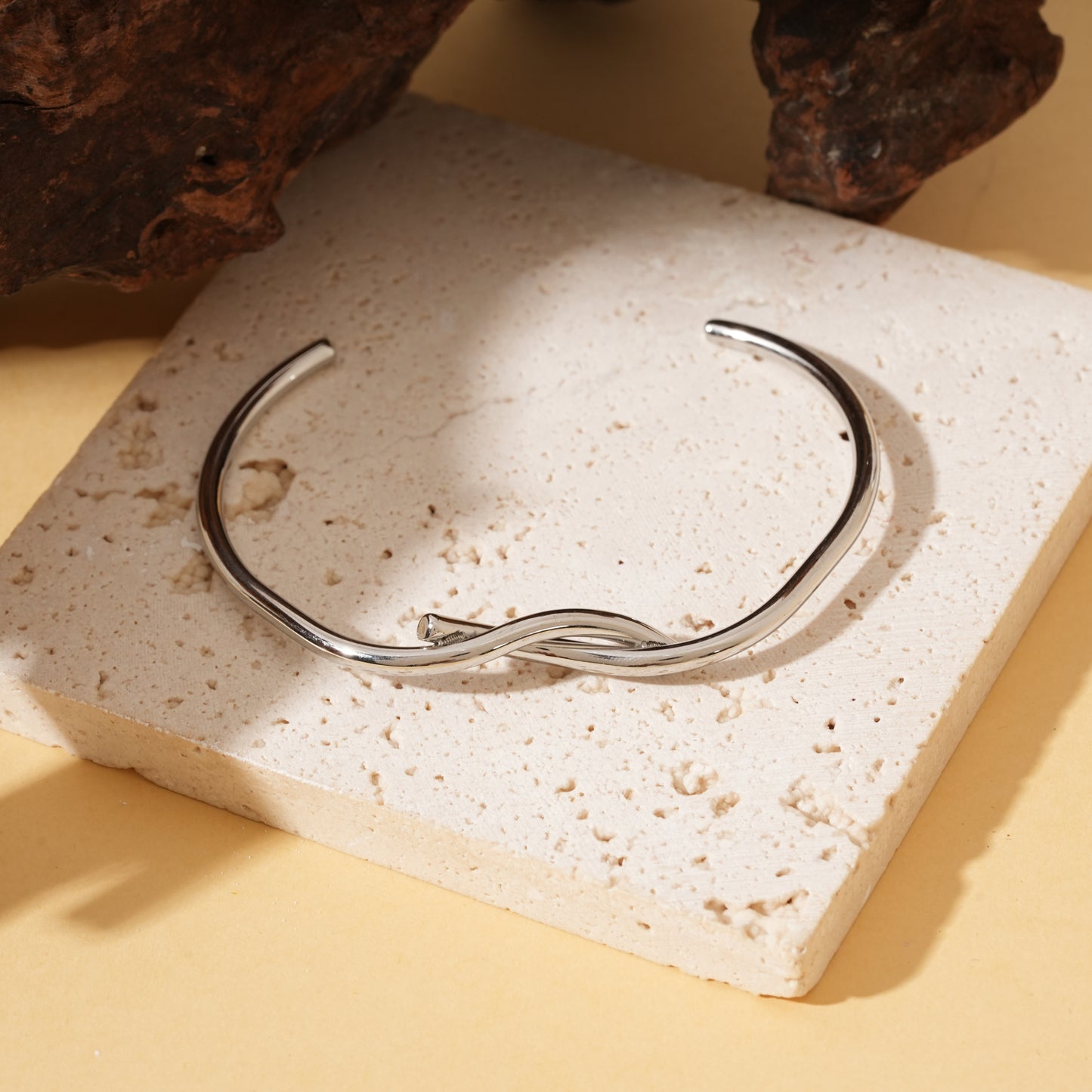 Bracelet jonc fin branches entrelacées