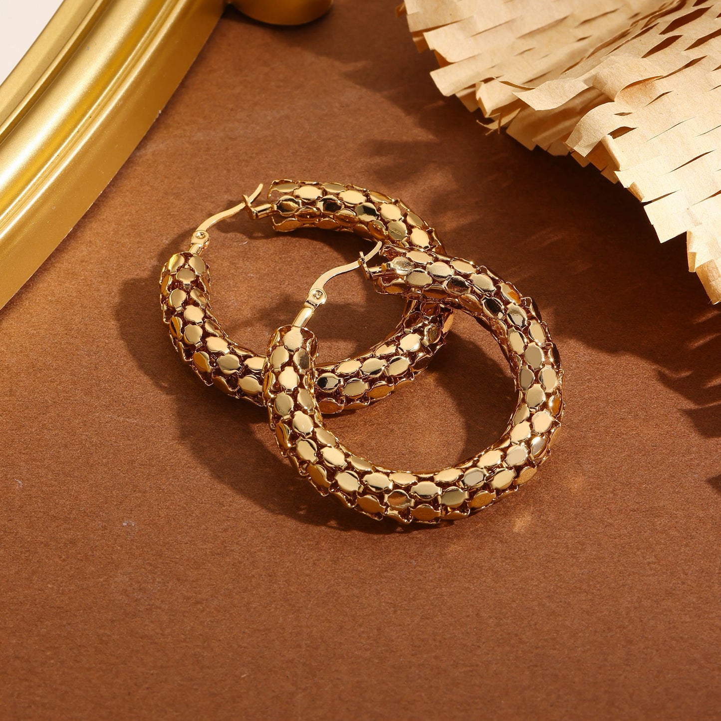 Boucles d'oreilles créoles dorées épaisses maillons texturés