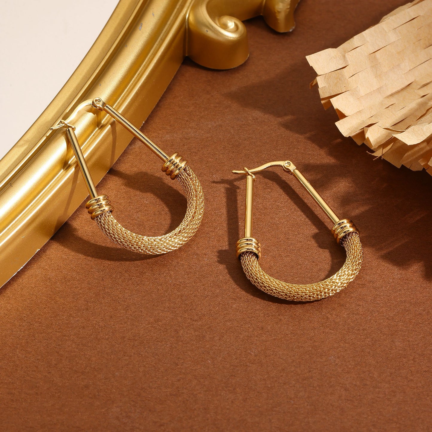 Boucles d'oreilles créoles allongés dorées texturés