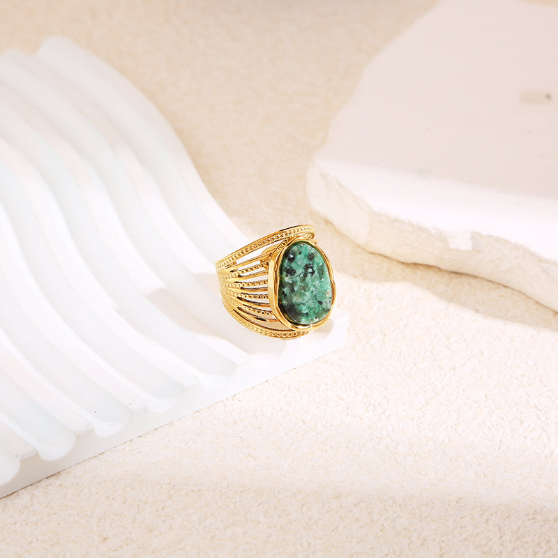 Bague dorée multi ligne serrée pierre