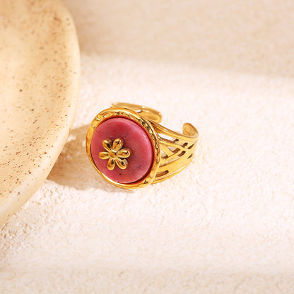 Bague dorée pierre ronde avec fleur interne