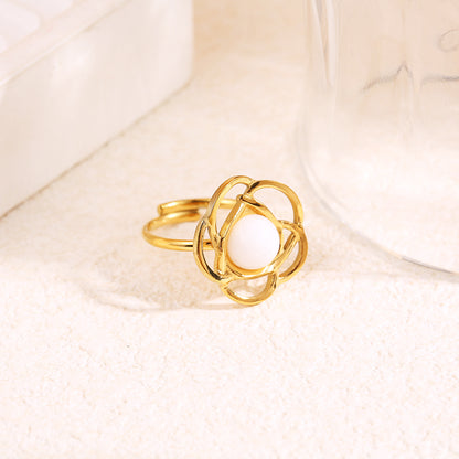 Bague dorée fleur avec pierre interne ronde