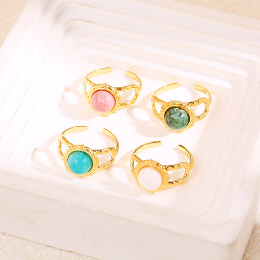 Bague dorée éclatante pierre ronde