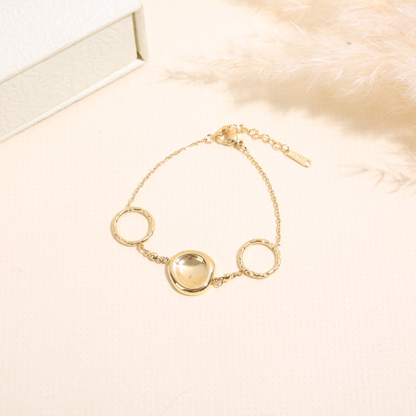 Bracelet anneaux martelés médaillon lisse