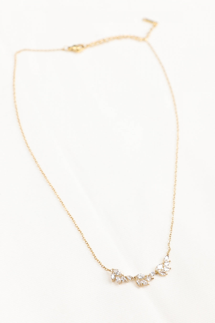 Collier Chaîne Fine Pétales Oxyde de Zirconium