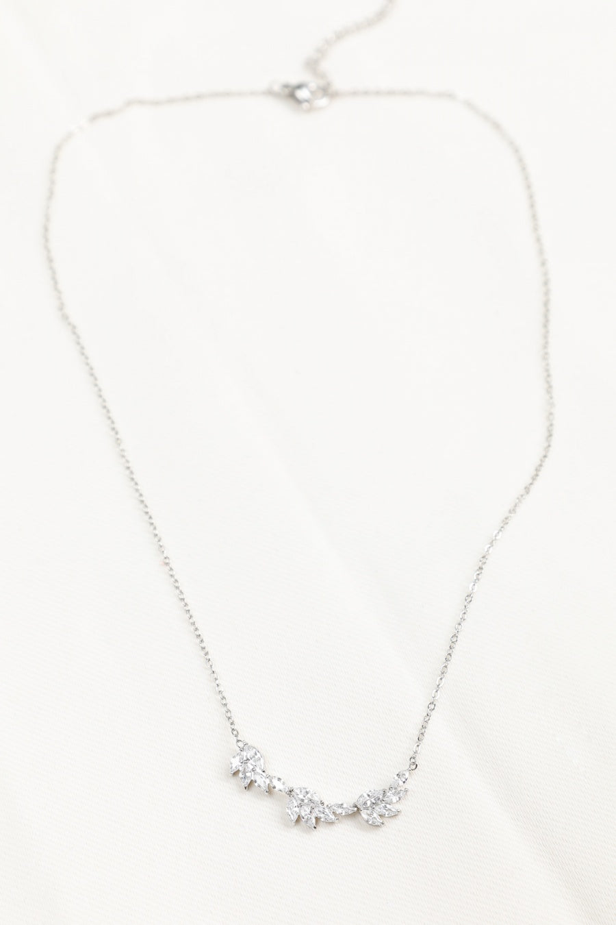 Collier Chaîne Fine Pétales Oxyde de Zirconium