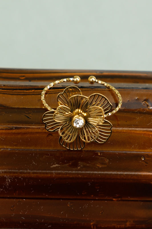 Bague Fine Argentée Fleur Ajourée Strass Central