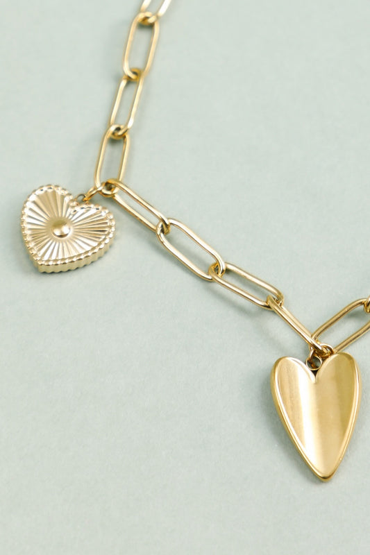 Bracelet Chaîne Maillon Doré Avec Pendentif Cœur et Fleur Blanche Nacrée