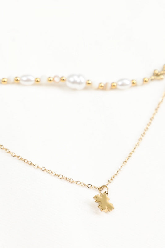 Collier Double Chaîne Dorée et Perles Blanches Nacrées Avec Pendentif Fleur