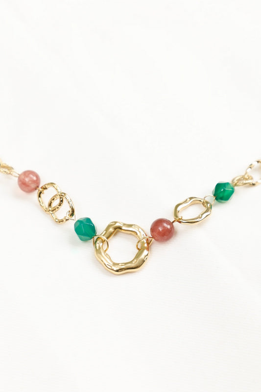 Collier Sautoir Doré Maillons Torsadés, Martelés et Perles Colorées