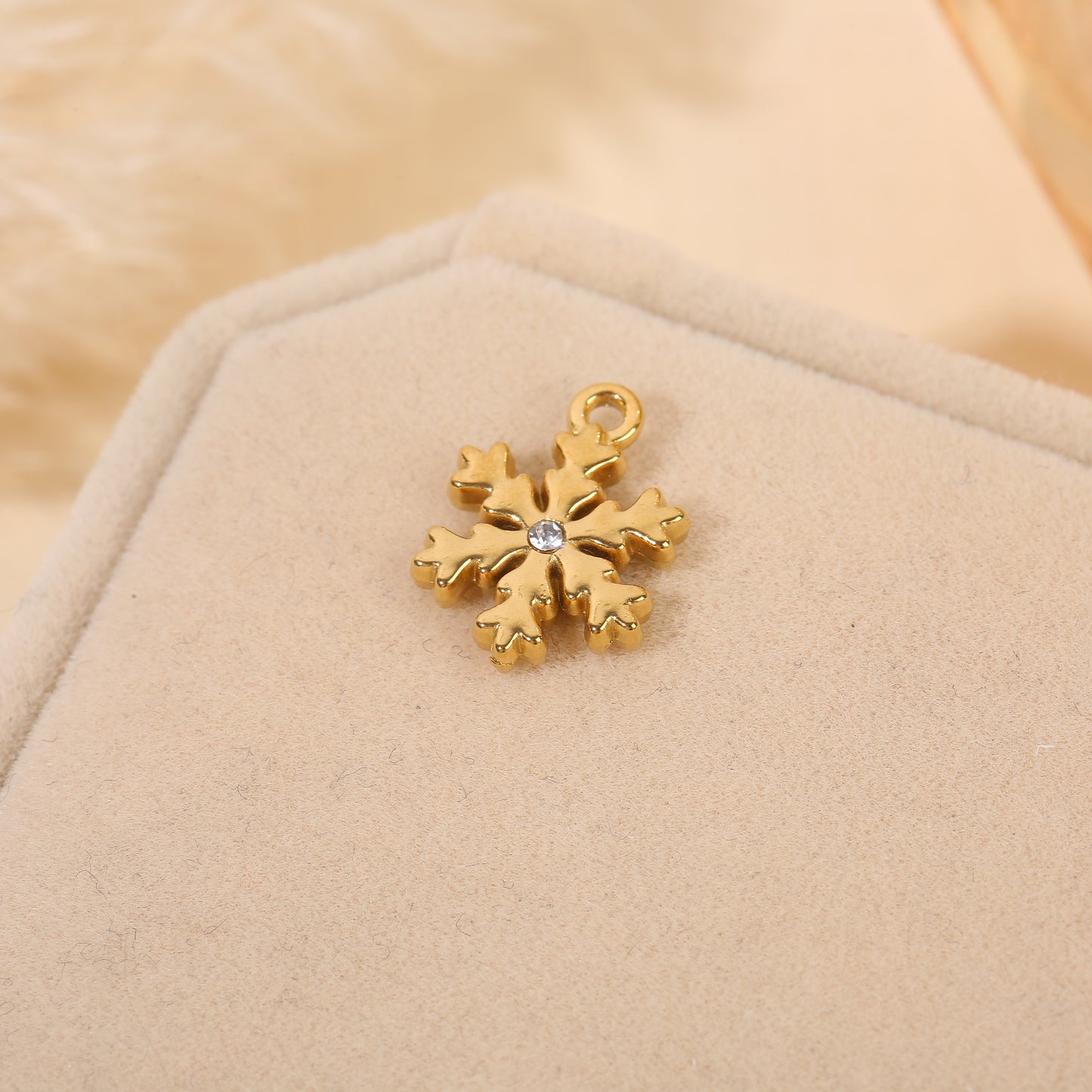 Lot de 3 pendentifs dorés flocon de neige avec strass